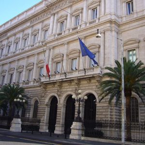 Bank of Italy: otoritas pajak, jurang pendapatan