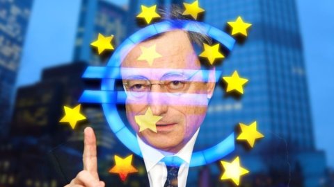 Draghi: “Per ridurre debito non basta la crescita. Stimoli monetari necessari”