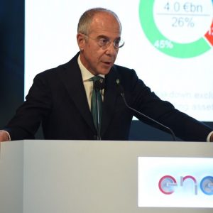 Enel, plan 2018-20: a toda velocidad en coche eléctrico y fibra óptica