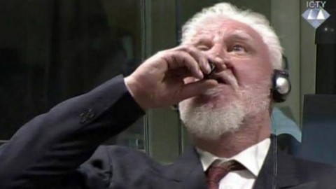 Suicidio shock: il generale croato Praljak si avvelena in tv