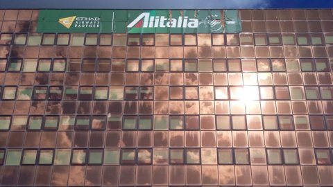 Alitalia, il marchio costa troppo: asta deserta e via ai ribassi