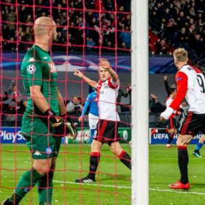 Liga dos Campeões, Napoli fora: 1-2 com Feyenoord, City não ajuda