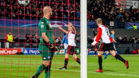 Champions, Napoli fuori: 1-2 col Feyenoord, il City non l’aiuta