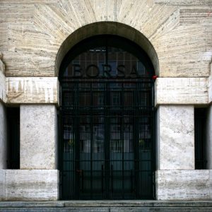 Borsa, lo stacco cedole di Enel e Snam pesa su Piazza Affari