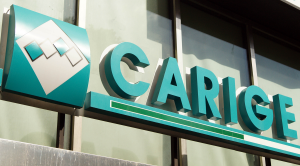 Insegna con scritta Banca Carige