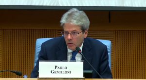 Paolo Gentiloni in conferenza stampa