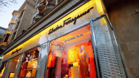 Stock Exchange: the Ferragamo family sells 3,5%, the stock collapses