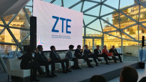 ZTE runtuh di pasar saham: Senat AS mempertahankan larangan tersebut