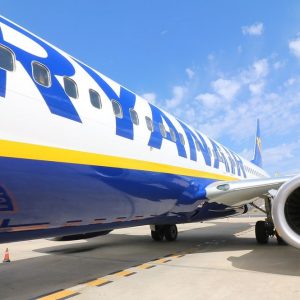 Ryanair: l’utile crolla del 29%, su ricavi e passeggeri