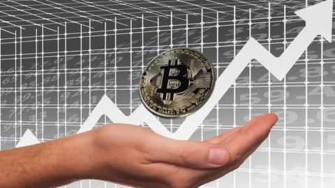 Bitcoin, debutul boom. Băncile împing Piazza Affari în jos