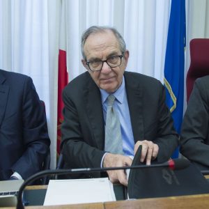 Padoan: „Nie autorisierte Ministergespräche über Banca Etruria“