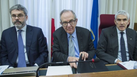 Padoan: “Mai autorizzato colloqui ministri su Banca Etruria”