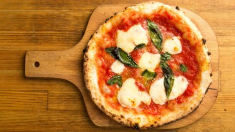 Pizza Napoletana: parte il tour mondiale anti-contraffazione