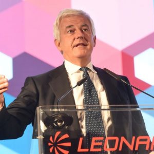 Leonardo, Profumo lancia il nuovo piano e parte dagli elicotteri