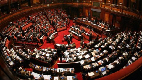 Sénat, arrêtez la prolifération des groupes et le changement de veste