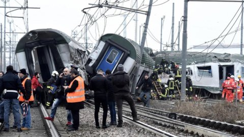 Un train déraille près de Milan : morts et blessés