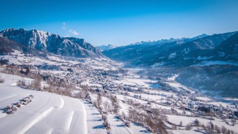 天气：北方下雪，南方有阳光和风