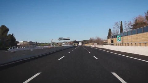 Atlantia dribbla Conte e va all’attacco, GdF in Autostrade