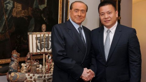 Berlusconi, bufera giudiziaria per la vendita del Milan? La Procura smentisce, La Stampa conferma