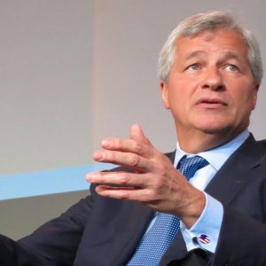 Dimon (JP Morgan) lancia l’allarme sui tassi: “Possibile fiammata”