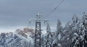 Triccio elettricità e neve in Cadore