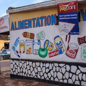 Murs parlants : c'est ainsi que la publicité et les messages sont transmis en Afrique