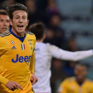 La Juve espugna Cagliari tra i veleni e tiene il passo del Napoli