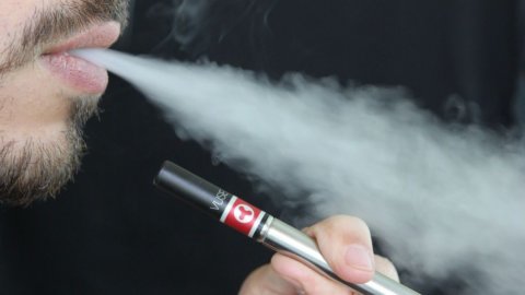 Electronic cigarettes, the Philip Morris-Altria wedding vanishes