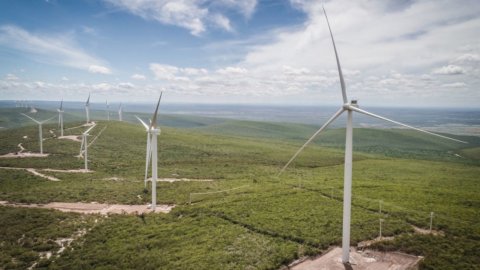 L’Ue vuole più eolico, ma la produzione è meno del 20%. Come aumentarla? Oggi nuovo sciopero per il clima