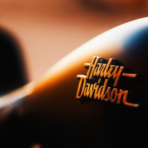 Обязанности: Harley-Davidson переносит часть производства за пределы США.