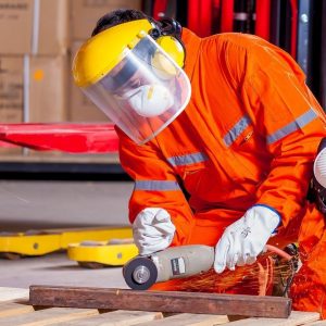 Metalmeccanici, sindacati: “Aumentare salari dell’8%”