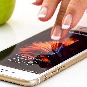 Unicredit lancia la prima banca solo per iPhone