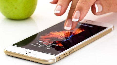 Unicredit lancia la prima banca solo per iPhone