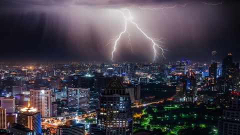 Bono, tormenta en el aire: los rendimientos se disparan a máximos