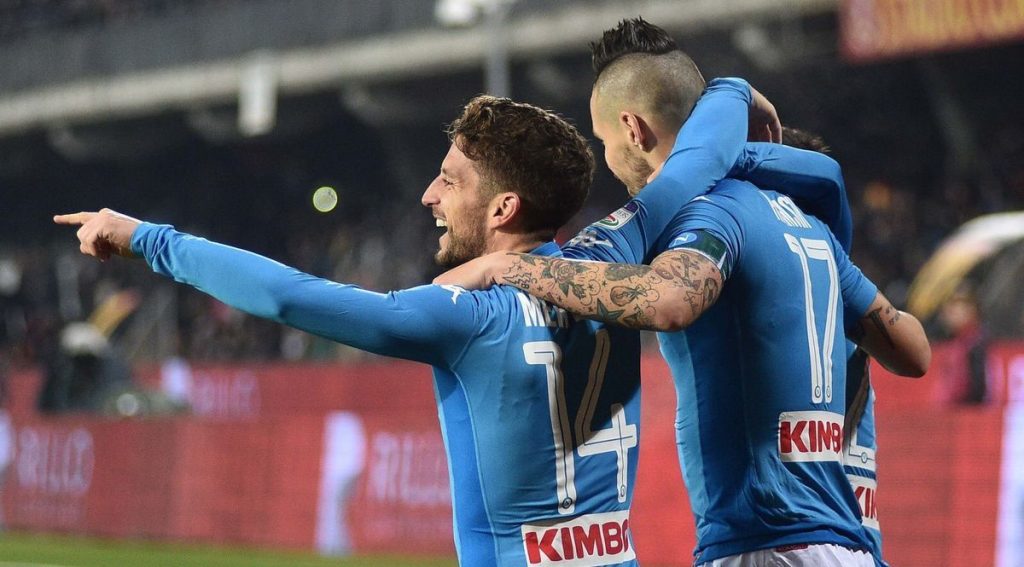 Mertens e Hamsik che esultano per il Napoli