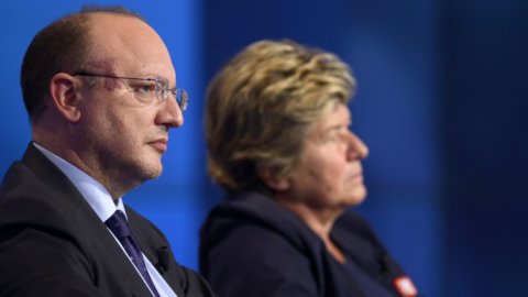 Contratti: accordo tra Confindustria e sindacati