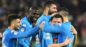 Il Napoli esulta dopo un gol