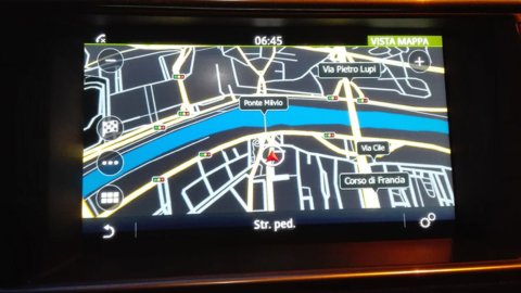 Auto: niente più display, radio e navigatori saranno proiettati sui cruscotti