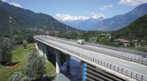 Viadotto autostrada A32 al confine tra Italia e Francia