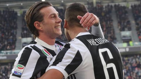 Juve wins the derby, Napoli liquidates Spal: the Scudetto duel continues