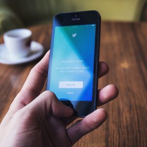 Twitter: laba kuartal pertama, saham terbang ke Wall Street (+26%)