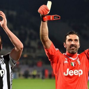 La Juve espugna Firenze e risorpassa il Napoli che ospita la Lazio