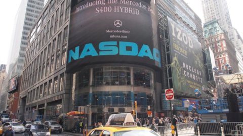 Nasdaq, nuovo record. Petrolio in ripresa. Btp, asta ok