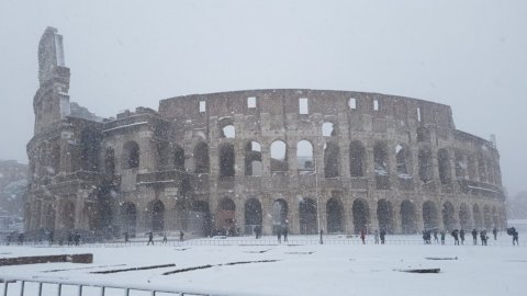 Nieve en Roma y en toda Italia: heladas récord, trenes y camiones enloquecidos