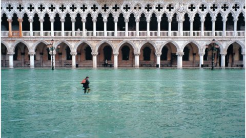 Venezia ancora sott’acqua, ora preoccupa anche Firenze