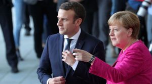 Il presidente francese Emmanuel Macron e la Cancelliera tedesca Angela Merkel