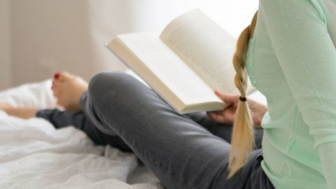 March 8 and culture: women read more than men. And they write more and more