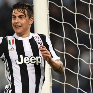 Juve menyalip Napoli, Milan memimpikan Liga Champions