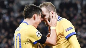 Paulo Dybala e Gonzalo Higuain esultatno