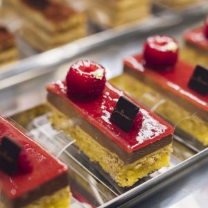 Süßigkeiten und Geschäfte: Iginio Massari eröffnet eine Konditorei in Mailand … in einer Filiale von Intesa Sanpaolo
